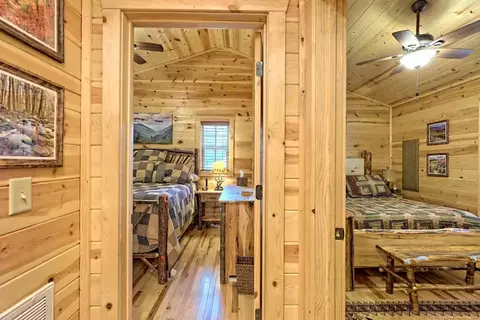 Entry Way - 29 Carrolls Rdg, Murphy, NC 28906 photo 3 of 4