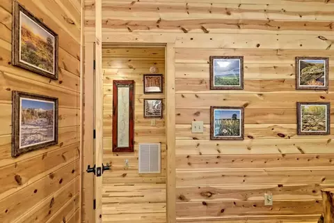 Entry Way - 29 Carrolls Rdg, Murphy, NC 28906 photo 2 of 4