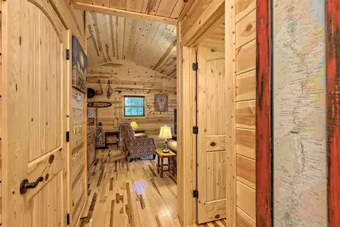 Entry Way - 29 Carrolls Rdg, Murphy, NC 28906 photo 4 of 4