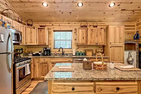 Kitchen - 29 Carrolls Rdg, Murphy, NC 28906 photo 3 of 5