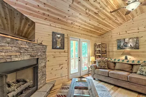 Living - 29 Carrolls Rdg, Murphy, NC 28906 photo 1 of 6