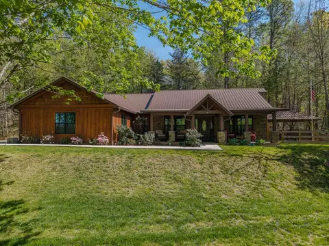 190 Galloway Dr, Hayesville, NC 28904