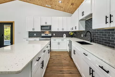 Kitchen - 342 Hunter Rdg, Murphy, NC 28906 photo 3 of 4