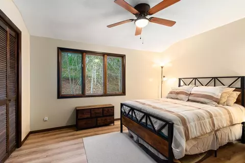 Bedroom - 899 Lonesome Pine Rd, Murphy, NC 28906 photo 4 of 14