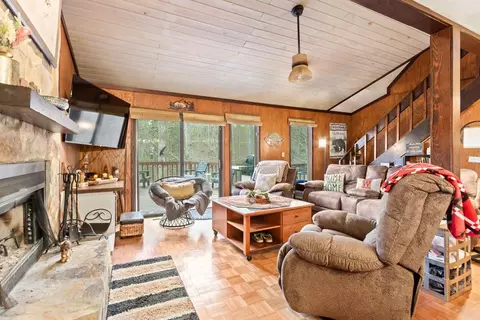 Living - 899 Lonesome Pine Rd, Murphy, NC 28906 photo 1 of 5