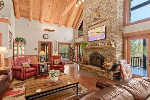 Living - 415 Kestrel Ridge Cir, Murphy, NC 28906 photo 2 of 8