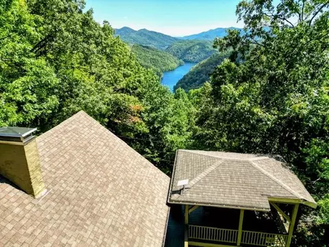 561 Deals Gap Rd, Bryson City, NC 28713