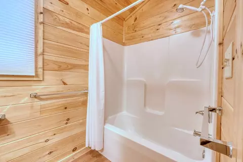 Bath - 100 Fern Cove Ln, Murphy, NC 28906 photo 2 of 2