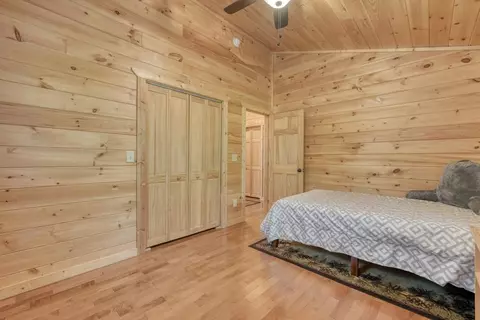 Bedroom - 100 Fern Cove Ln, Murphy, NC 28906 photo 2 of 5