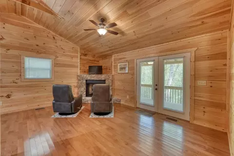 Living - 100 Fern Cove Ln, Murphy, NC 28906 photo 1 of 1