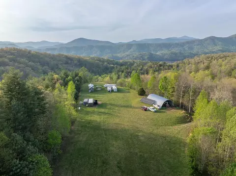 8888 Yellow Branch Rd, Robbinsville, NC 28771