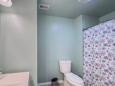 Bath - 89 Box Turtle Ln, Murphy, NC 28906 photo 3 of 4