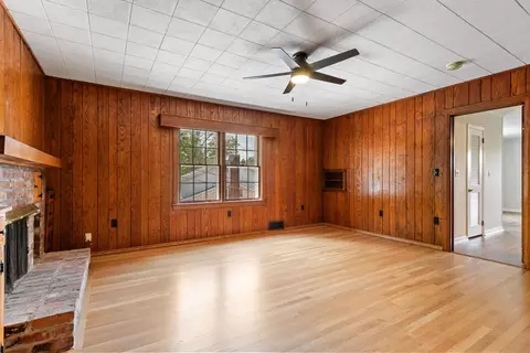 Living - 27 Bayless St, Murphy, NC 28906 photo 13 of 13