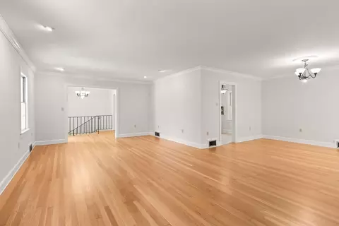 Living - 27 Bayless St, Murphy, NC 28906 photo 2 of 13