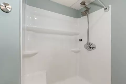 Bath - 27 Bayless St, Murphy, NC 28906 photo 10 of 14