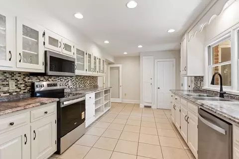 Kitchen - 27 Bayless St, Murphy, NC 28906 photo 3 of 7