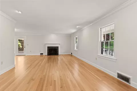 Living - 27 Bayless St, Murphy, NC 28906 photo 1 of 13