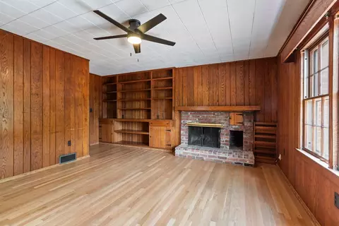 Living - 27 Bayless St, Murphy, NC 28906 photo 10 of 13
