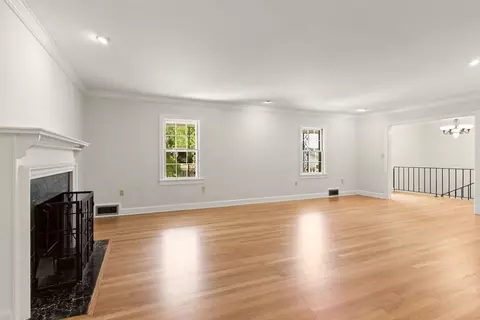 Living - 27 Bayless St, Murphy, NC 28906 photo 3 of 13