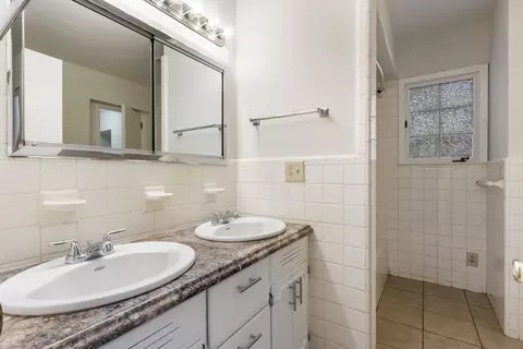 Bath - 27 Bayless St, Murphy, NC 28906 photo 6 of 14