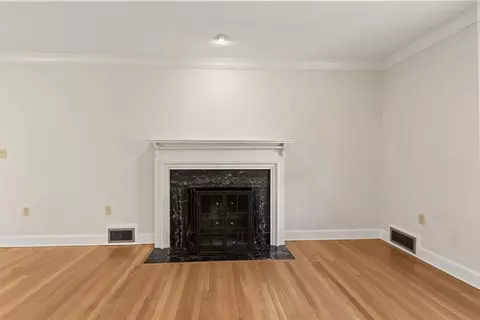 Living - 27 Bayless St, Murphy, NC 28906 photo 4 of 13