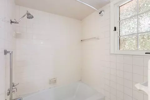 Bath - 27 Bayless St, Murphy, NC 28906 photo 4 of 14