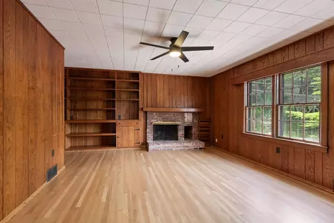 Living - 27 Bayless St, Murphy, NC 28906 photo 9 of 13