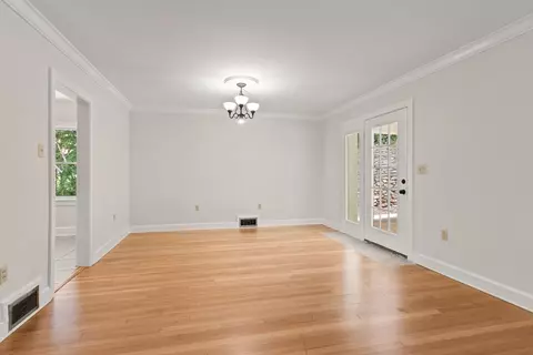 Living - 27 Bayless St, Murphy, NC 28906 photo 5 of 13