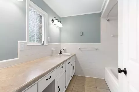 Bath - 27 Bayless St, Murphy, NC 28906 photo 11 of 14