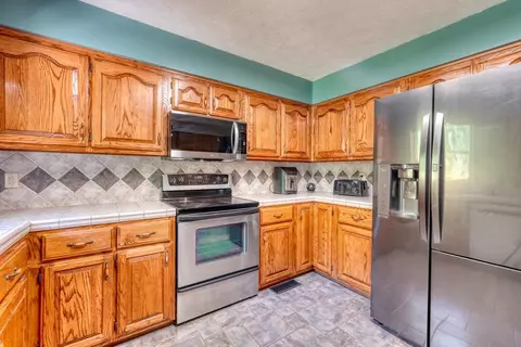 Kitchen - 847 Deer Hill Rd, Murphy, NC 28906 photo 4 of 4