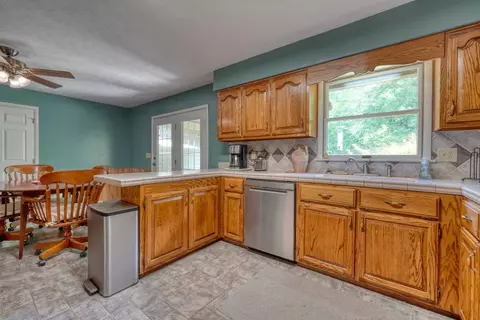 Kitchen - 847 Deer Hill Rd, Murphy, NC 28906 photo 2 of 4