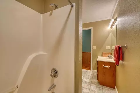 Bath - 847 Deer Hill Rd, Murphy, NC 28906 photo 3 of 4