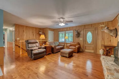 Living - 847 Deer Hill Rd, Murphy, NC 28906 photo 1 of 3