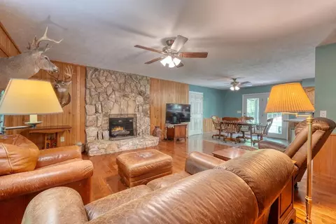 Living - 847 Deer Hill Rd, Murphy, NC 28906 photo 3 of 3