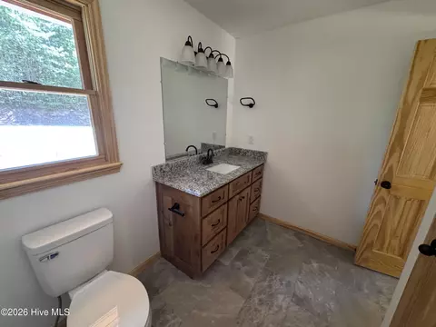 Bath - 109 Chestnut Oaks Dr, Murphy, NC 28906 photo 2 of 2
