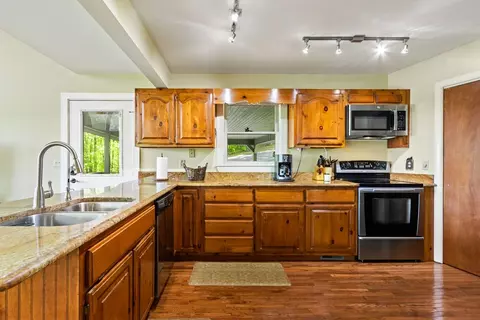 Kitchen - 87 Snowbird Ln, Murphy, NC 28906 photo 2 of 4