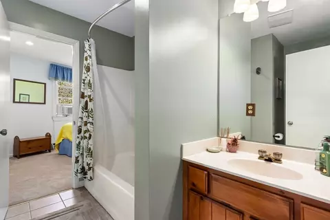 Bath - 87 Snowbird Ln, Murphy, NC 28906 photo 6 of 7