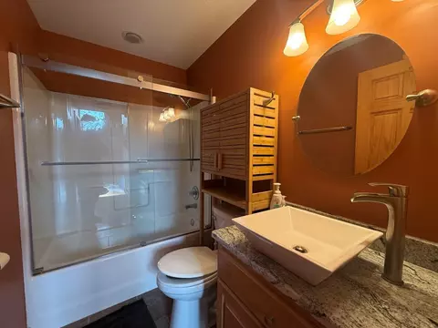 Bath - 270 Marina Dr, Murphy, NC 28906 photo 3 of 5