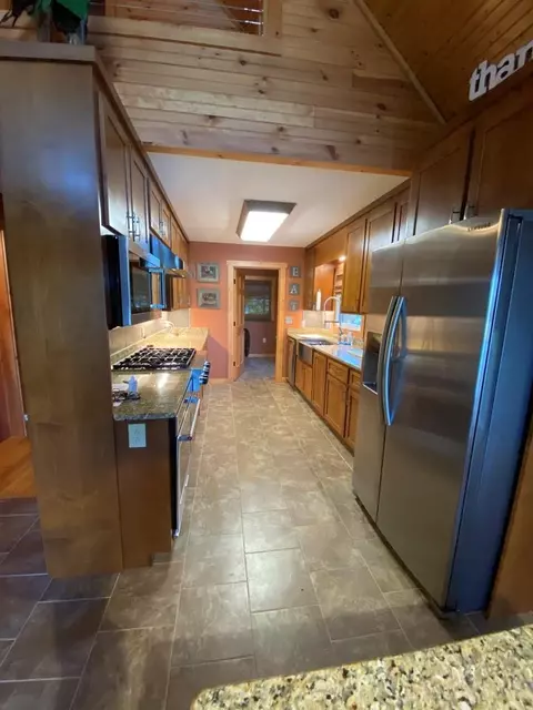 Kitchen - 270 Marina Dr, Murphy, NC 28906 photo 4 of 10