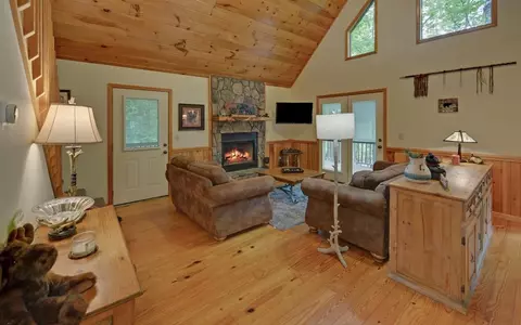Living - 100 Carvers View Trl, Murphy, NC 28906 photo 2 of 3