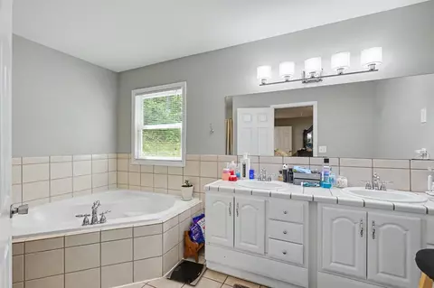 Bath - 522 Fred Amos Rd, Murphy, NC 28906 photo 1 of 5