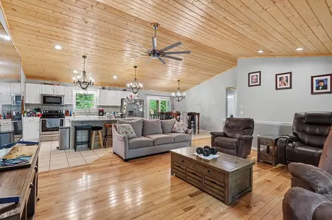 Entry Way - 522 Fred Amos Rd, Murphy, NC 28906 photo 2 of 4