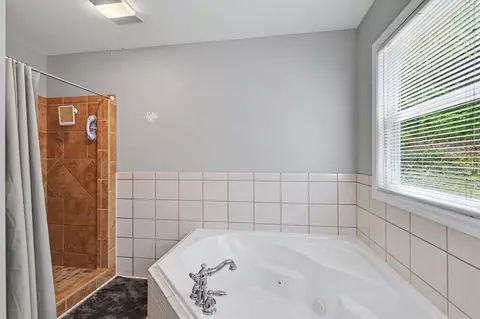 Bath - 522 Fred Amos Rd, Murphy, NC 28906 photo 2 of 5