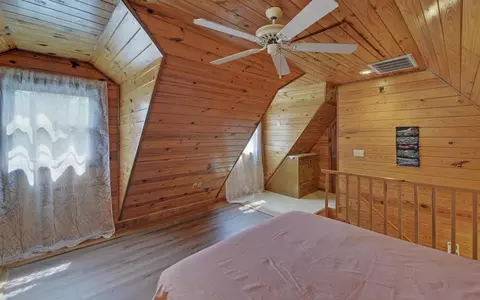 Bedroom - 440 Beaver Ridge Rd, Murphy, NC 28906 photo 7 of 10