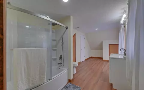 Bath - 440 Beaver Ridge Rd, Murphy, NC 28906 photo 4 of 6