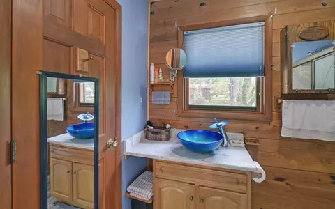 Bath - 440 Beaver Ridge Rd, Murphy, NC 28906 photo 3 of 6