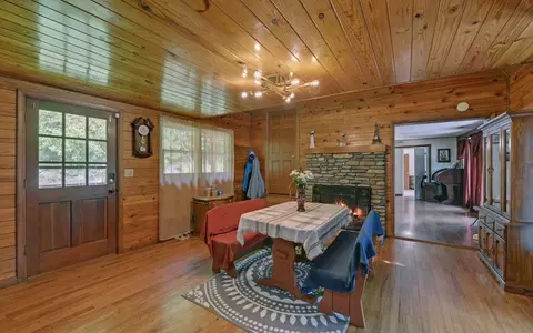 Dining - 440 Beaver Ridge Rd, Murphy, NC 28906 photo 2 of 3
