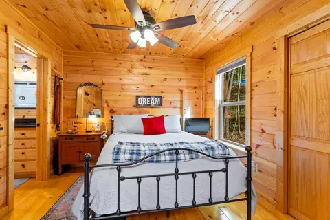 Bedroom - 72 Bentley Cv, Murphy, NC 28906 photo 2 of 5