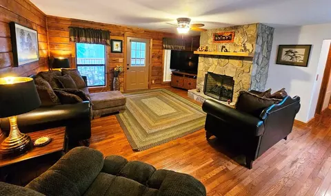 Living - 245 Sunnie Ln, Murphy, NC 28906 photo 1 of 2