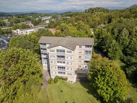 121 N River St #3A, Hiawassee, GA 30546